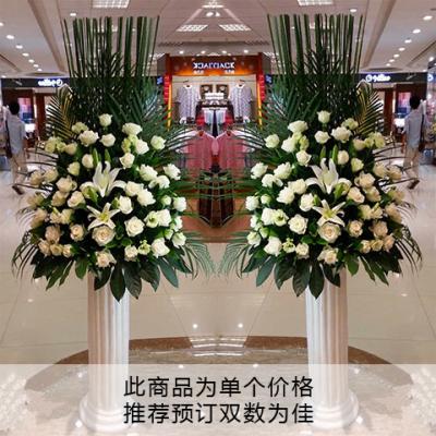 香槟玫瑰、白洋桔梗、2支多头白百合婚庆花篮 同城鲜花配送